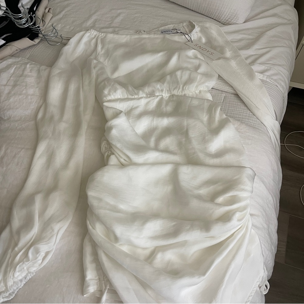 Elegant Off-Shoulder White Mini Dress - Picture 3 of 11
